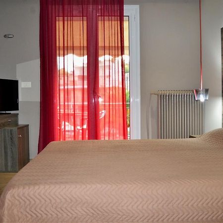 Ritsas Hotel トロン エクステリア 写真