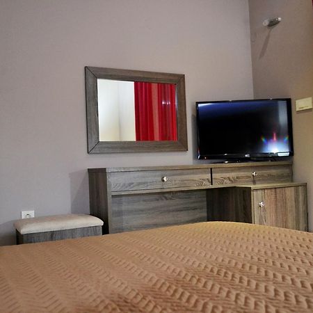 Ritsas Hotel トロン エクステリア 写真
