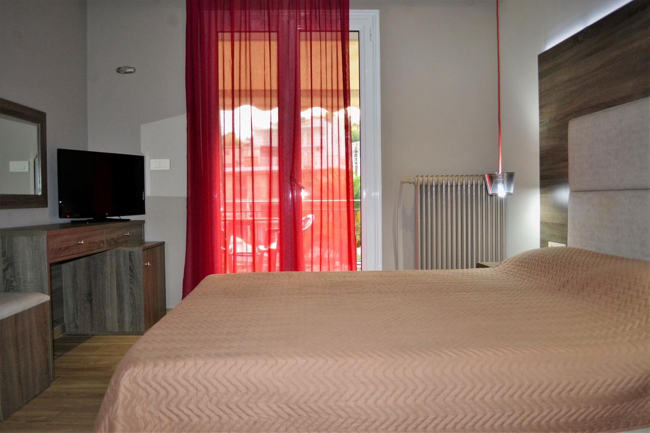 Ritsas Hotel トロン エクステリア 写真