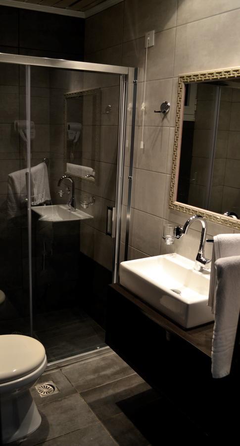 Ritsas Hotel トロン エクステリア 写真