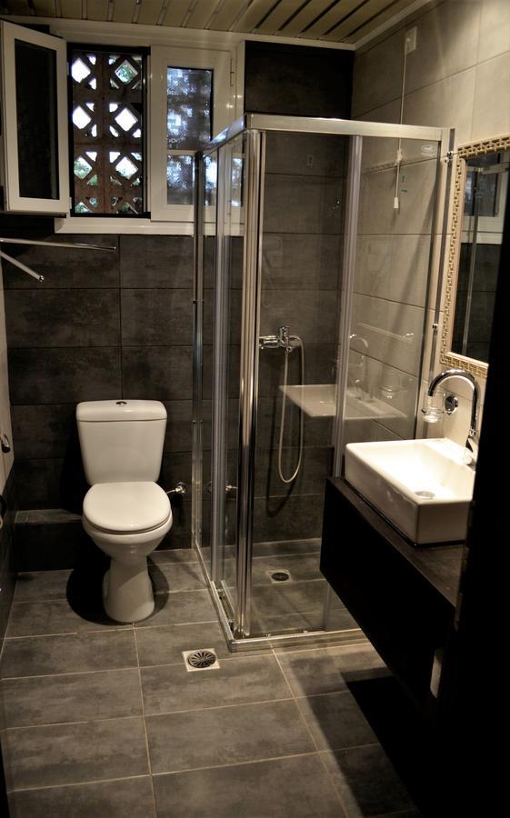 Ritsas Hotel トロン エクステリア 写真